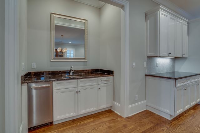 2424A Abbott Martin Rd, Nashville, TN 37215