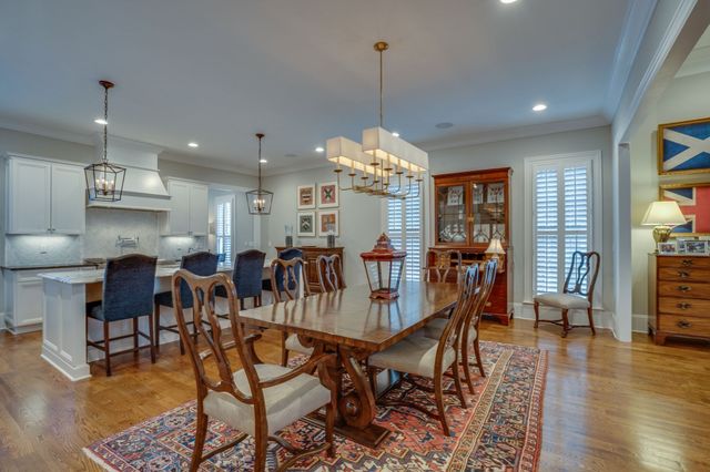 2424A Abbott Martin Rd, Nashville, TN 37215