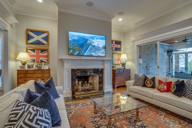 2424A Abbott Martin Rd, Nashville, TN 37215