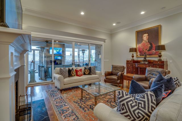 2424A Abbott Martin Rd, Nashville, TN 37215