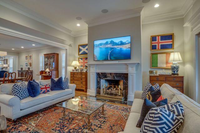 2424A Abbott Martin Rd, Nashville, TN 37215