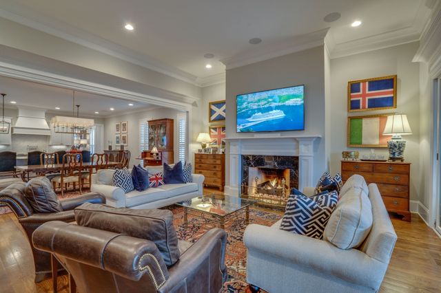 2424A Abbott Martin Rd, Nashville, TN 37215