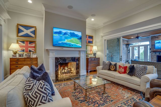 2424A Abbott Martin Rd, Nashville, TN 37215