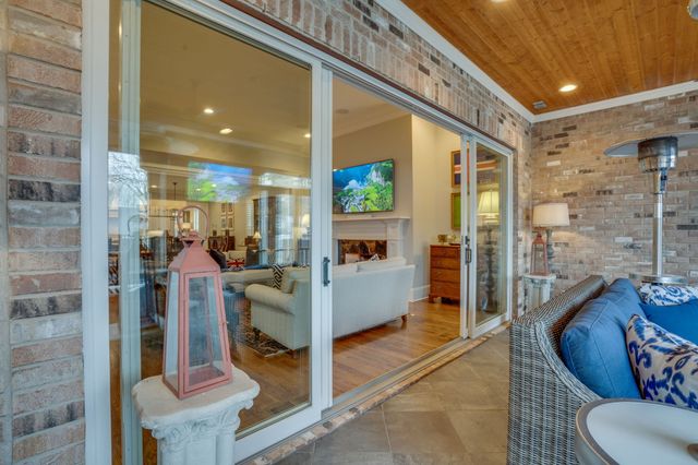 2424A Abbott Martin Rd, Nashville, TN 37215