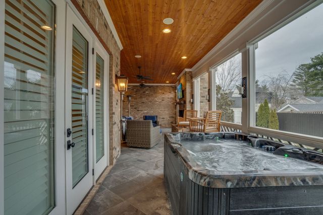 2424A Abbott Martin Rd, Nashville, TN 37215