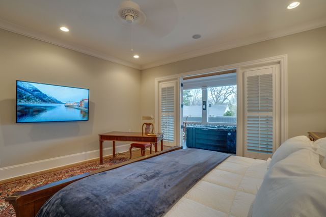 2424A Abbott Martin Rd, Nashville, TN 37215