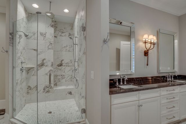 2424A Abbott Martin Rd, Nashville, TN 37215