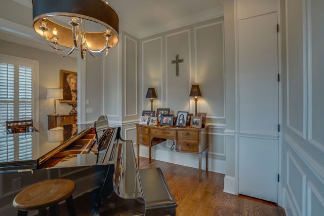 2424A Abbott Martin Rd, Nashville, TN 37215