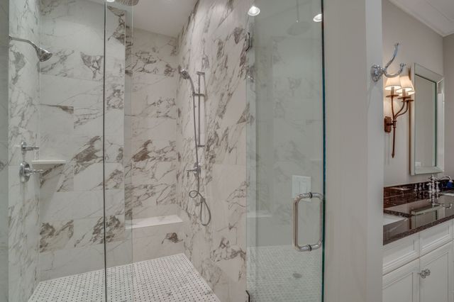 2424A Abbott Martin Rd, Nashville, TN 37215