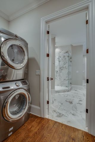 2424A Abbott Martin Rd, Nashville, TN 37215