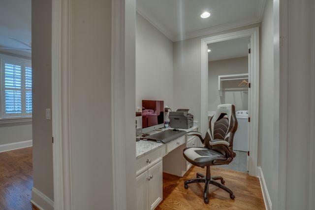 2424A Abbott Martin Rd, Nashville, TN 37215