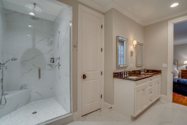 2424A Abbott Martin Rd, Nashville, TN 37215