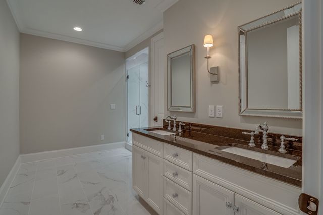 2424A Abbott Martin Rd, Nashville, TN 37215