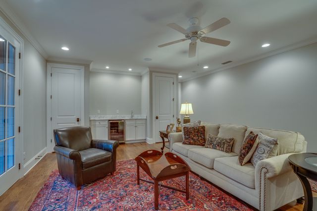 2424A Abbott Martin Rd, Nashville, TN 37215