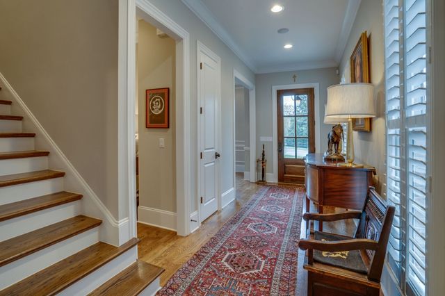 2424A Abbott Martin Rd, Nashville, TN 37215