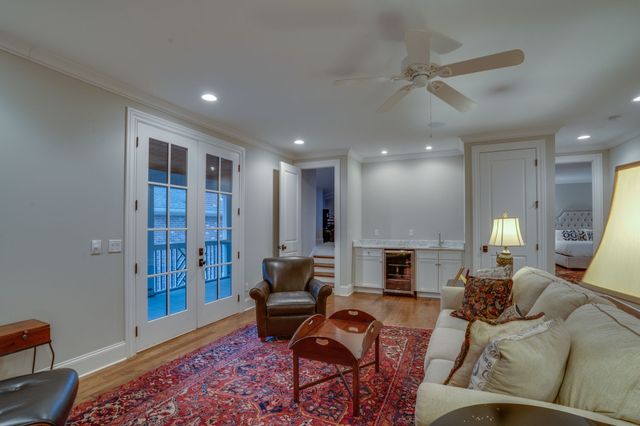 2424A Abbott Martin Rd, Nashville, TN 37215