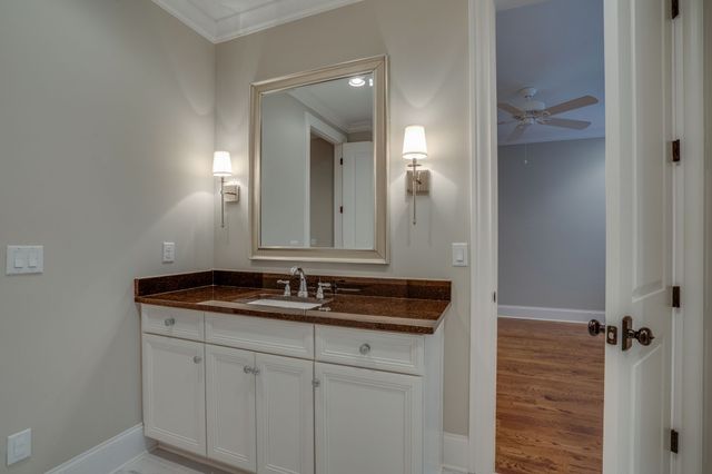 2424A Abbott Martin Rd, Nashville, TN 37215