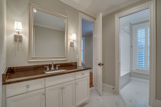 2424A Abbott Martin Rd, Nashville, TN 37215