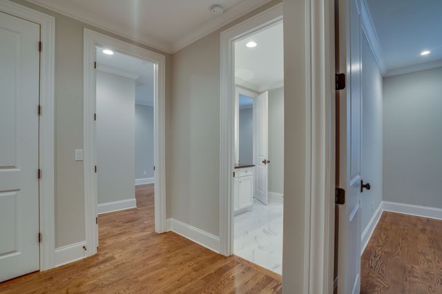 2424A Abbott Martin Rd, Nashville, TN 37215