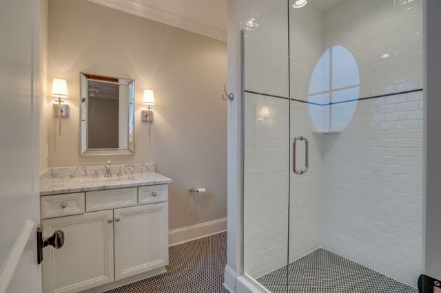 2424A Abbott Martin Rd, Nashville, TN 37215