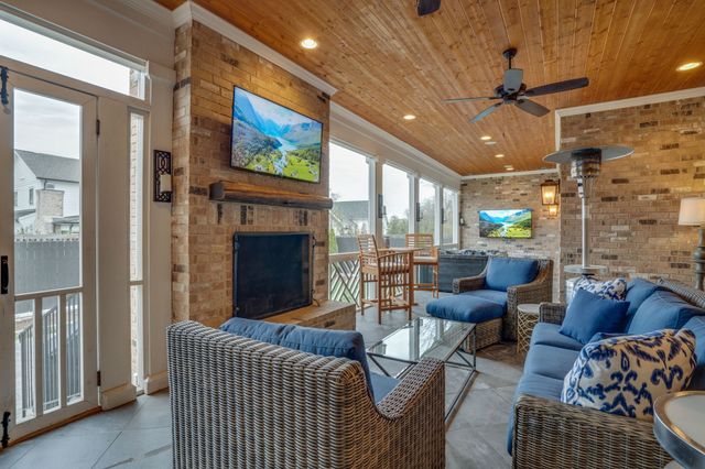 2424A Abbott Martin Rd, Nashville, TN 37215