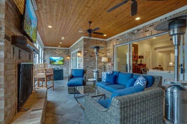 2424A Abbott Martin Rd, Nashville, TN 37215