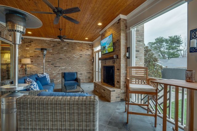 2424A Abbott Martin Rd, Nashville, TN 37215