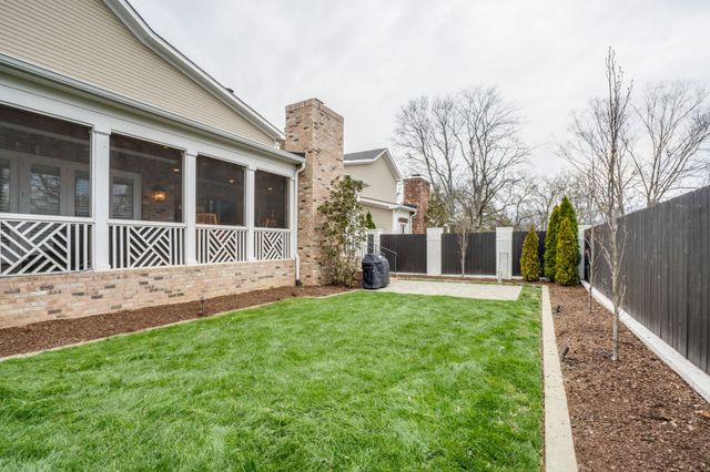 2424A Abbott Martin Rd, Nashville, TN 37215