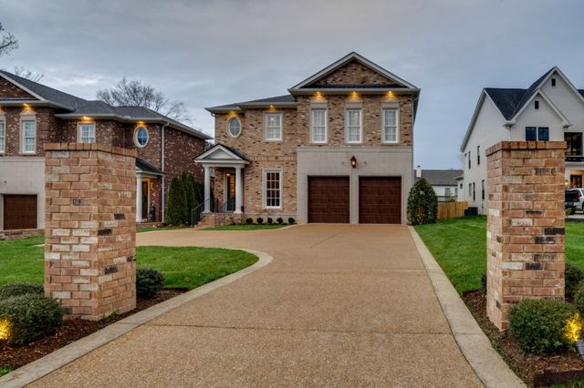 2424A Abbott Martin Rd, Nashville, TN 37215