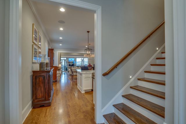 2424A Abbott Martin Rd, Nashville, TN 37215