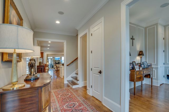 2424A Abbott Martin Rd, Nashville, TN 37215