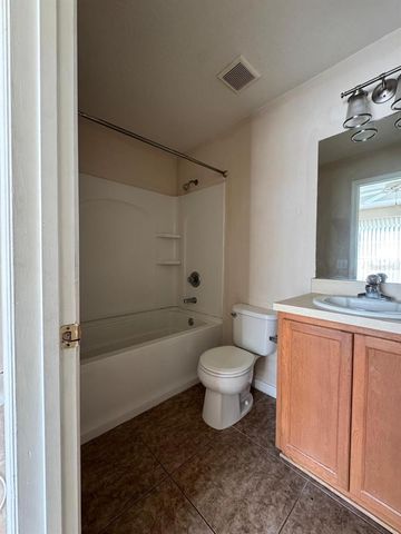 2423 SOUTH AVENUE, Leesburg, FL 34748