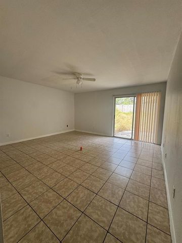 2423 SOUTH AVENUE, Leesburg, FL 34748