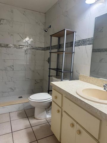 2423 SOUTH AVENUE, Leesburg, FL 34748