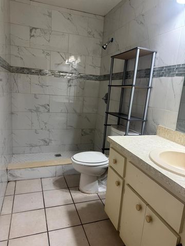 2423 SOUTH AVENUE, Leesburg, FL 34748