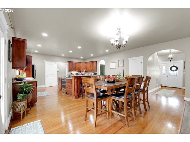 1930 HAWKINS Ln, Eugene, OR 97405