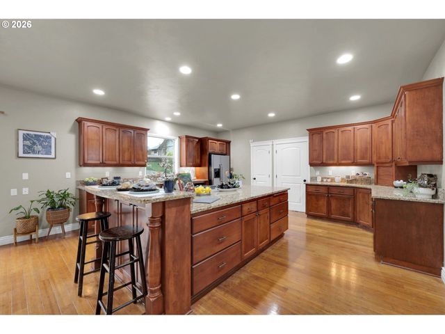 1930 HAWKINS Ln, Eugene, OR 97405