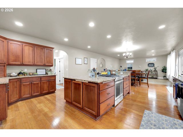 1930 HAWKINS Ln, Eugene, OR 97405