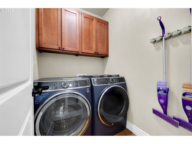 1930 HAWKINS Ln, Eugene, OR 97405