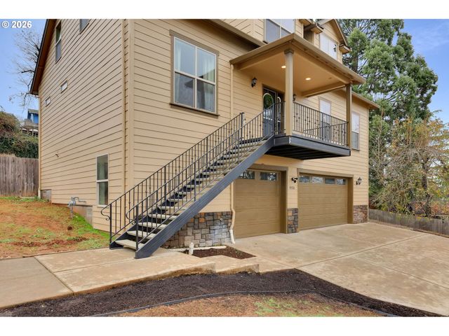 1930 HAWKINS Ln, Eugene, OR 97405