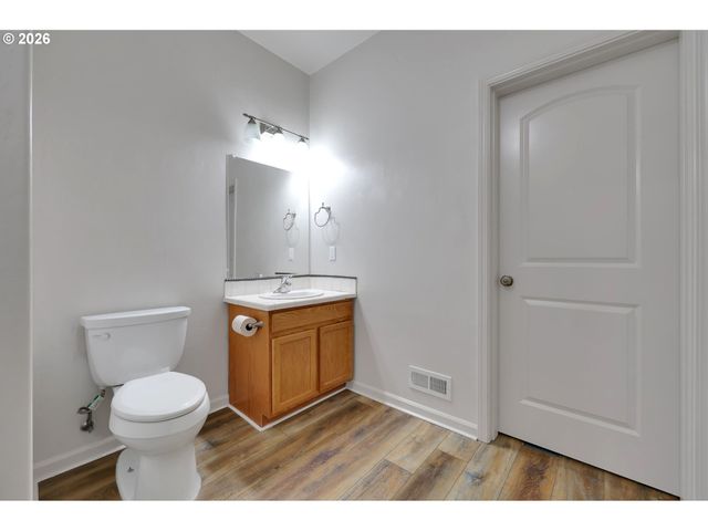 1930 HAWKINS Ln, Eugene, OR 97405