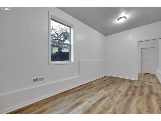 1930 HAWKINS Ln, Eugene, OR 97405