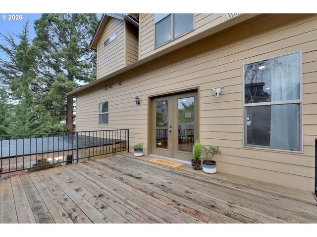 1930 HAWKINS Ln, Eugene, OR 97405