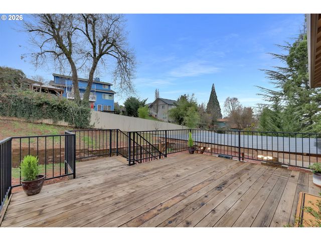 1930 HAWKINS Ln, Eugene, OR 97405