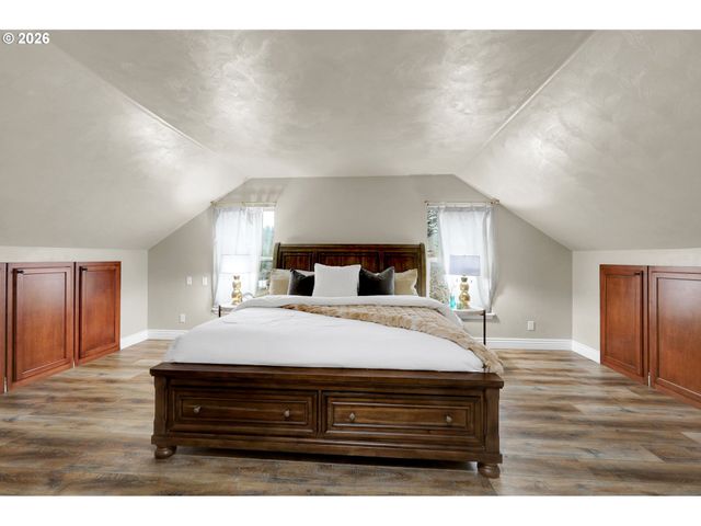 1930 HAWKINS Ln, Eugene, OR 97405