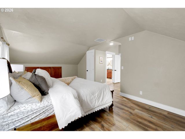 1930 HAWKINS Ln, Eugene, OR 97405
