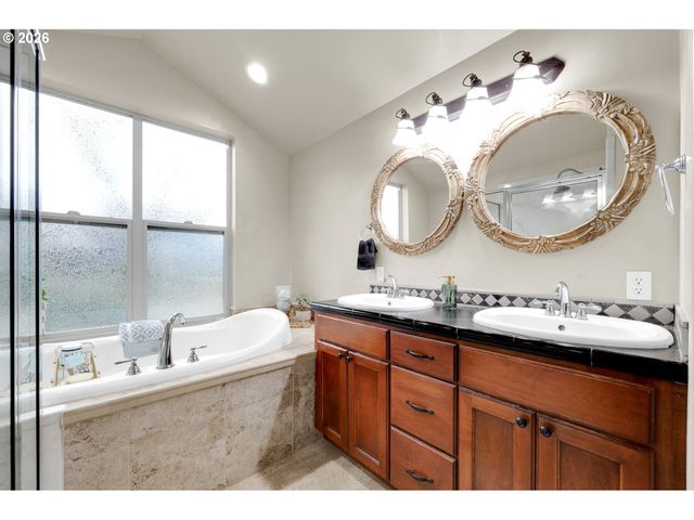 1930 HAWKINS Ln, Eugene, OR 97405