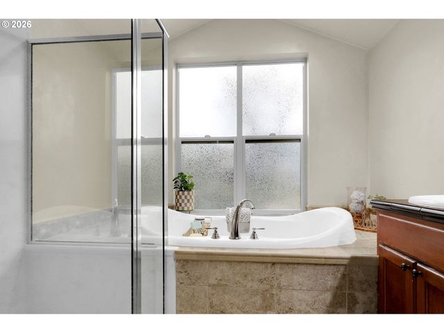 1930 HAWKINS Ln, Eugene, OR 97405