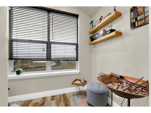 1930 HAWKINS Ln, Eugene, OR 97405