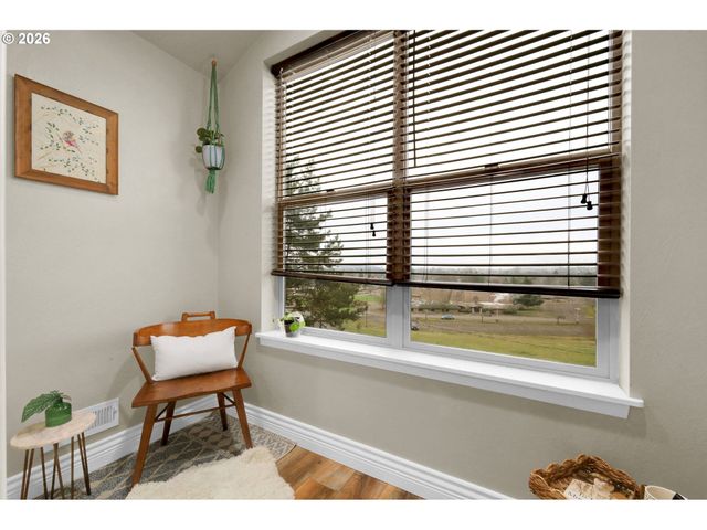 1930 HAWKINS Ln, Eugene, OR 97405